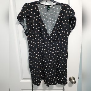 Black romper daisy print sz L